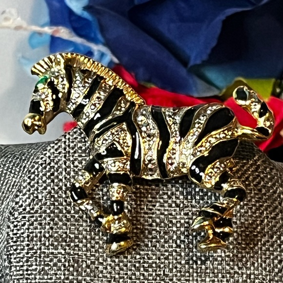 Vintage Bling Zebra Brooch - Picture 2 of 3